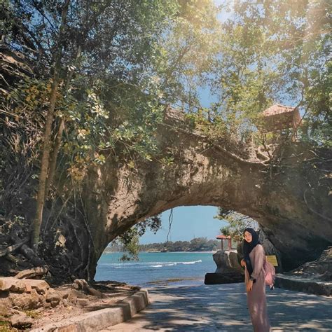 Review Pengalaman Wisata dari Pelancong Lain: Penginapan di Sekitar Pantai Karang Bolong